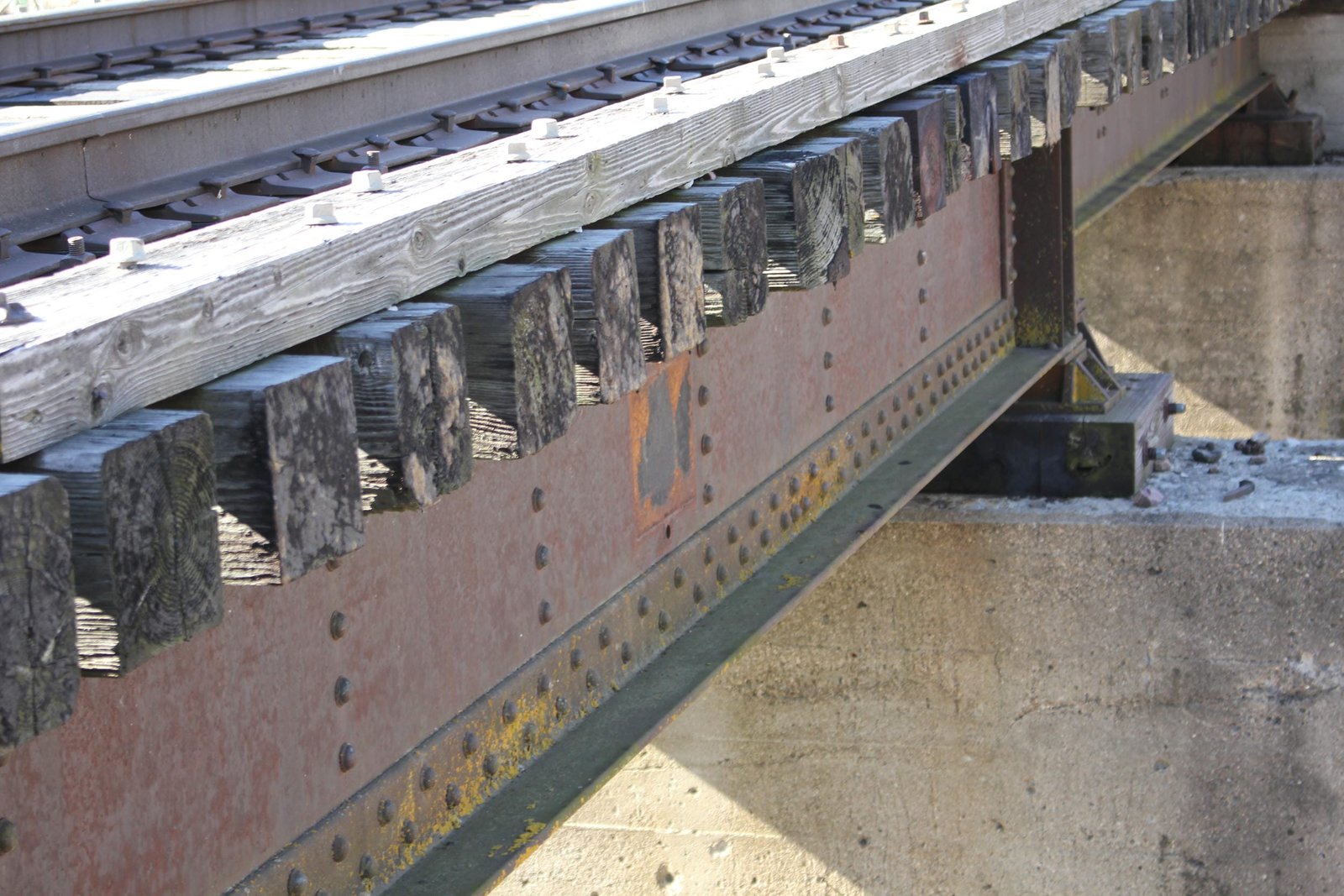 Missing plaque, south span
